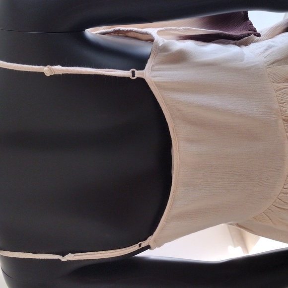 Fashion On Earth Woman M Two Tone with Ruffles Blouse Sleeveless Brown Beige - Picture 6 of 7